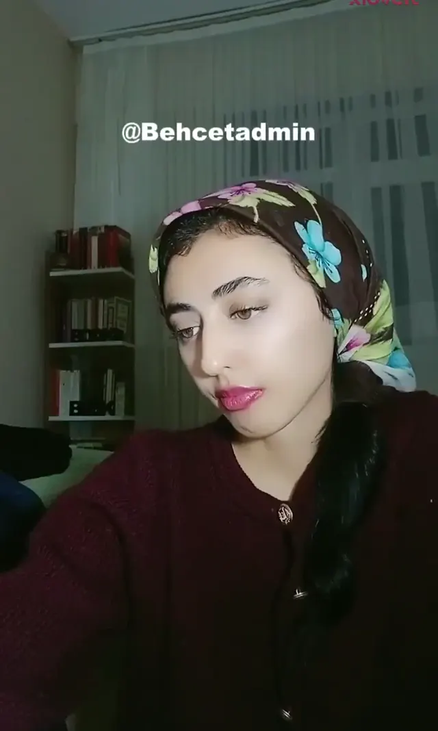 Melike — Melike ifşa Türbanlı kız pijamayı yırttı · sahne 1