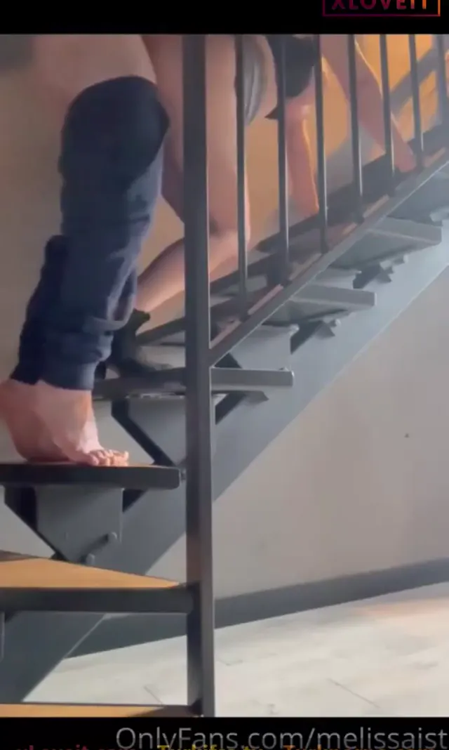Konulu Porno Melissaist ahşap merdivenlerde seks videosu — Melissaist — Konulu Porno · sahne 2