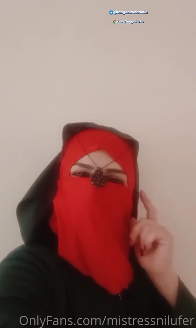 Mistress Nilüfer ifşa – Türbanlı olgun fetiş videolar Vol 15 — Mistress Nilüfer — Türk ifşa · sahne 1