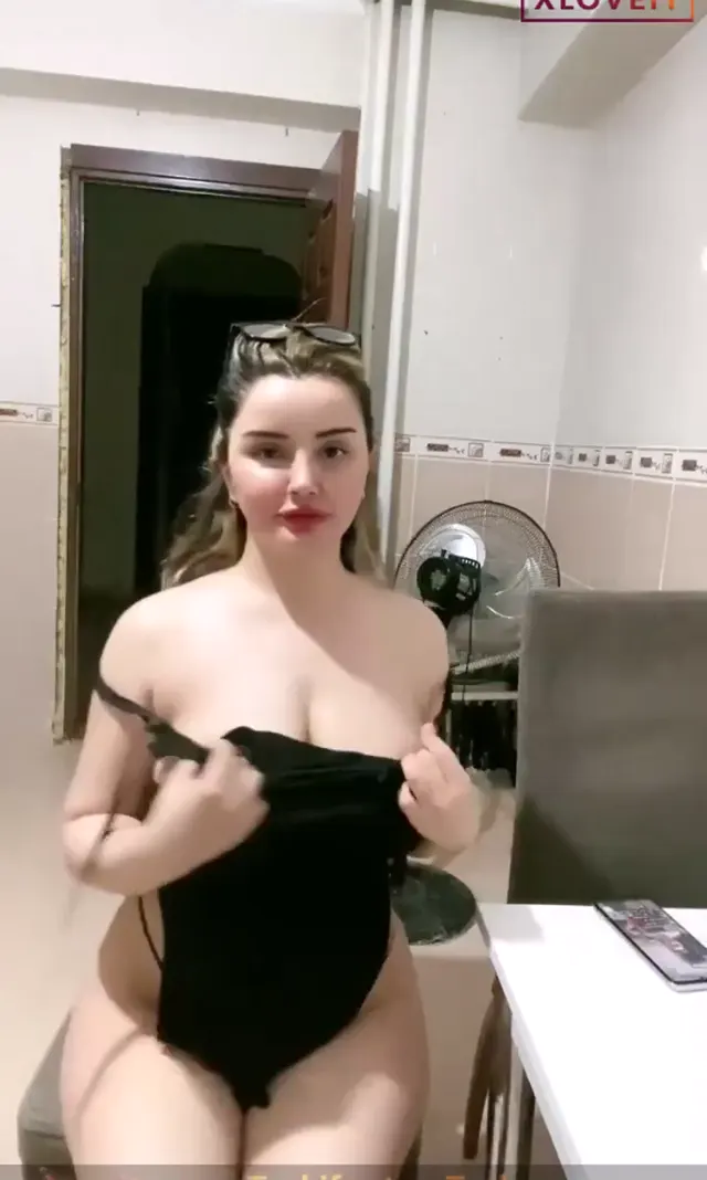 Mona — Mona ifşa Harika fizikli kızı seyret · sahne 1