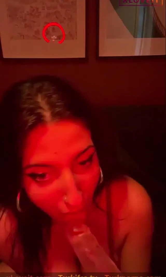 Nadeleine ifşa Bol tükrüklü dildo sakso videosu — Nadeleine — Türk ifşa · sahne 1