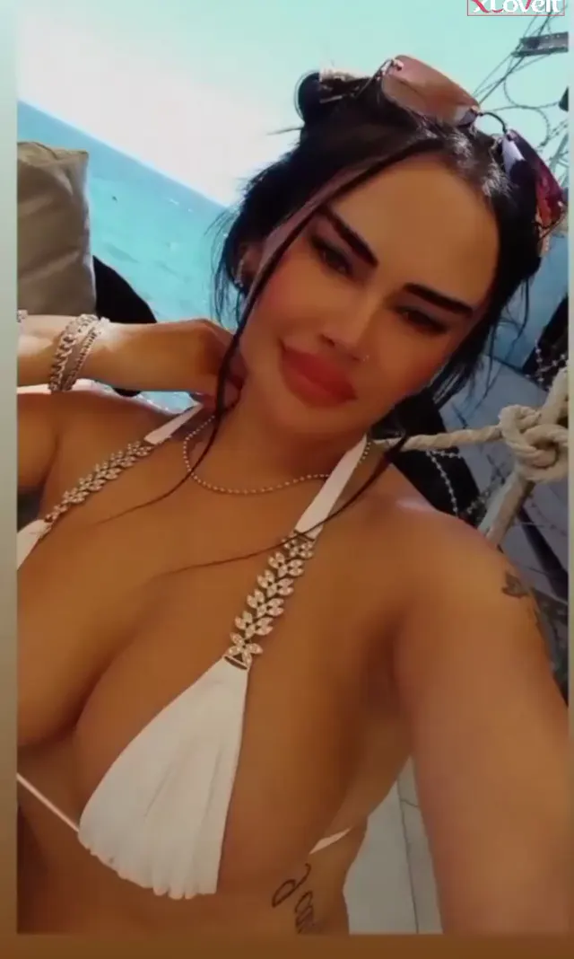 Naz Mila — Naz Mila ifşa Karışık nude videolarını seyret · sahne 2