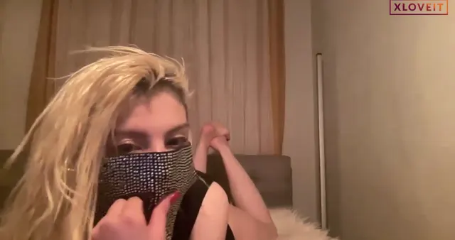 Nazdrovya — Nazdrovya ifşa Seksi hatundna nude show seyret · sahne 3