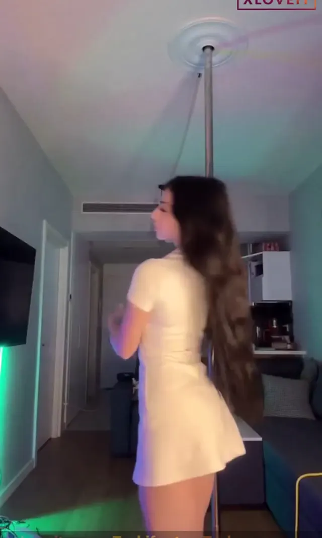 Özgesss — Özgesss ifşa Güzek seksi kızdan yayın seyret · sahne 2