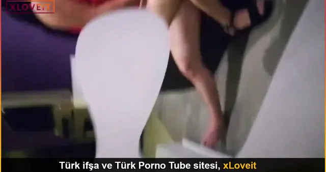 Pavyonda sikiş Bircanı götürüyor ayak üstü — Amatör Porno · sahne 3