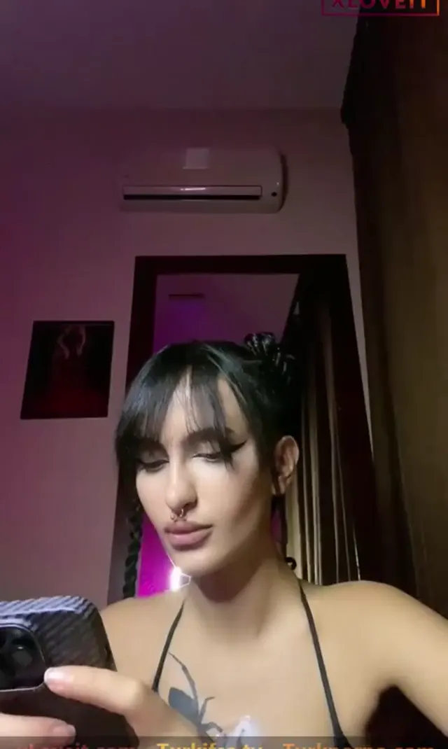 Pinkipye — Pinkipye ifşa Esmer uzun boylu hatun full yayın seyret · sahne 3