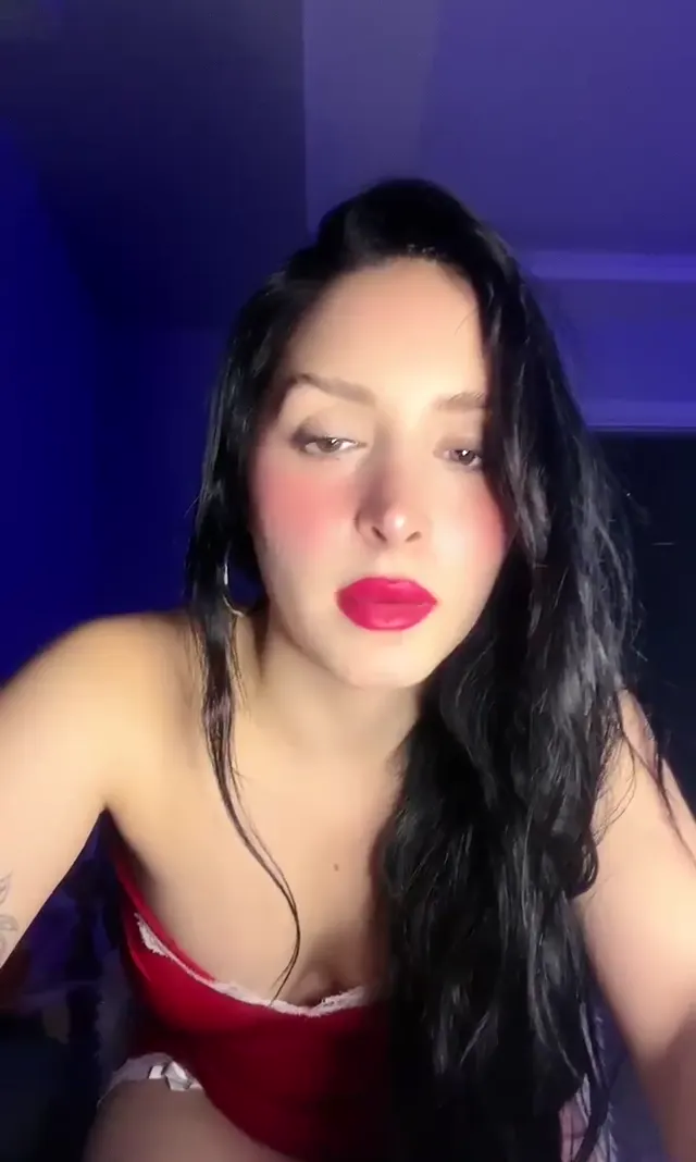Tango Pink Queen — Pinkqueen ifşa Güzel kızdan hd canlı yayın seyret · sahne 1