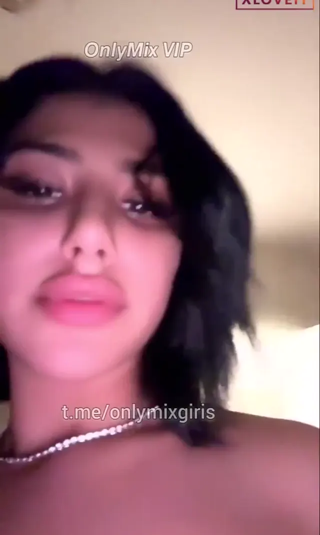 Rana — Rana ifşa Esmer sexi kız dildoya oturdu · sahne 1