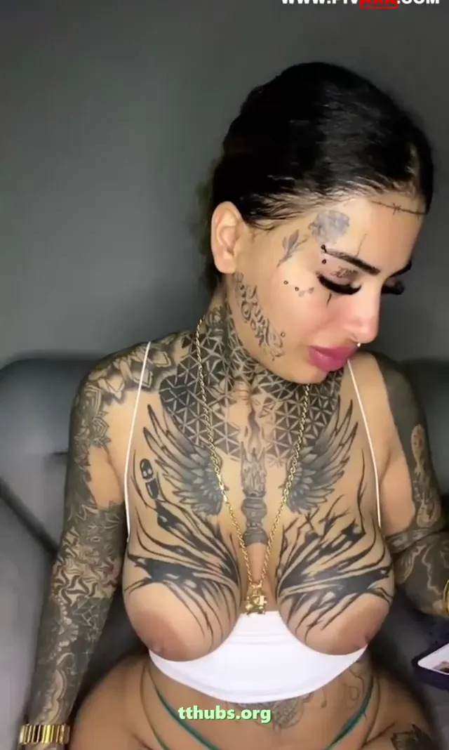Raperin yılmaz dövmeli memelerini sıkıp amını parmaklıyor - Porno Video — Raperin Yılmaz — Türk ifşa · sahne 2