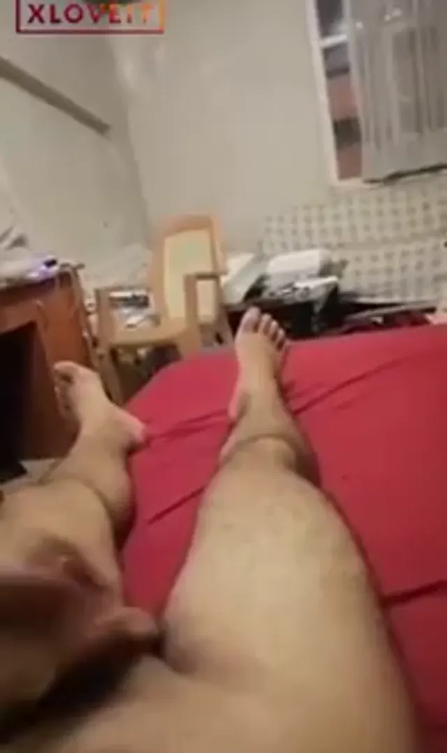 Rastalı kız sakso çekip siktiriyor — Amatör Porno · sahne 1