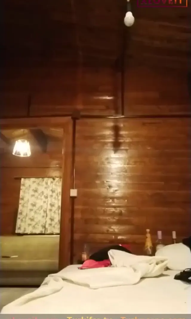 Tango Pera — Tutkulu Sex Tango Pera bungalovda ateşli bir gece geçirdi · sahne 3