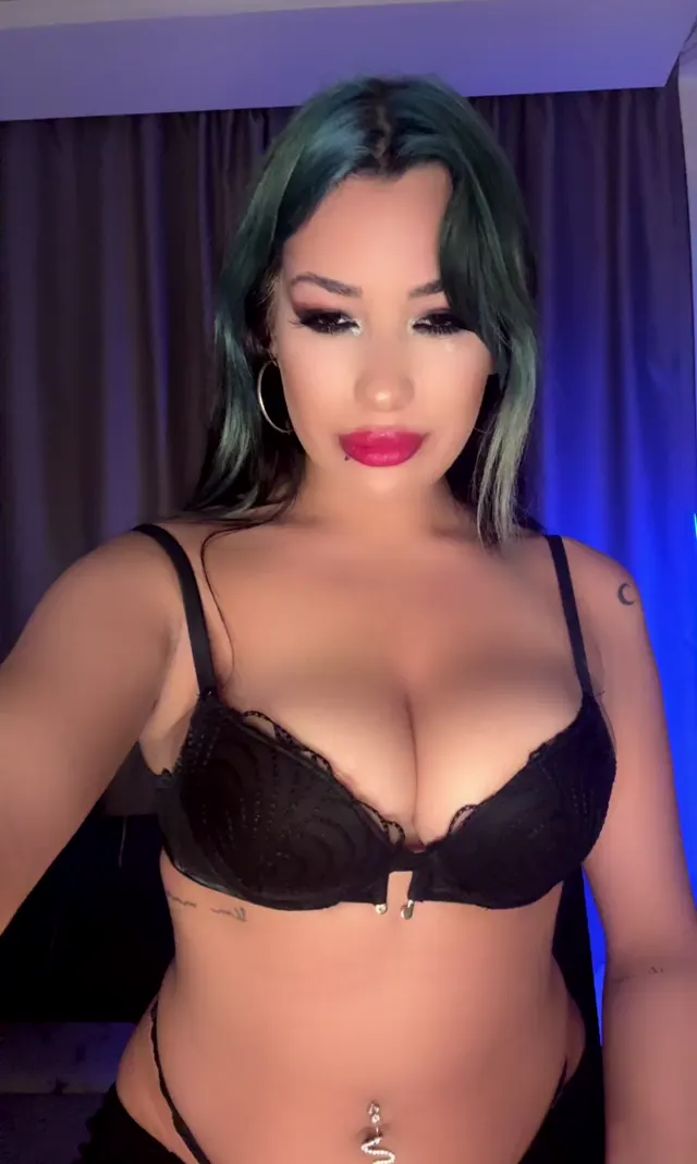 Serenay Okay ifşa nude yayın Part 2 — Serenay Okay — Canlı Yayınlar · sahne 2
