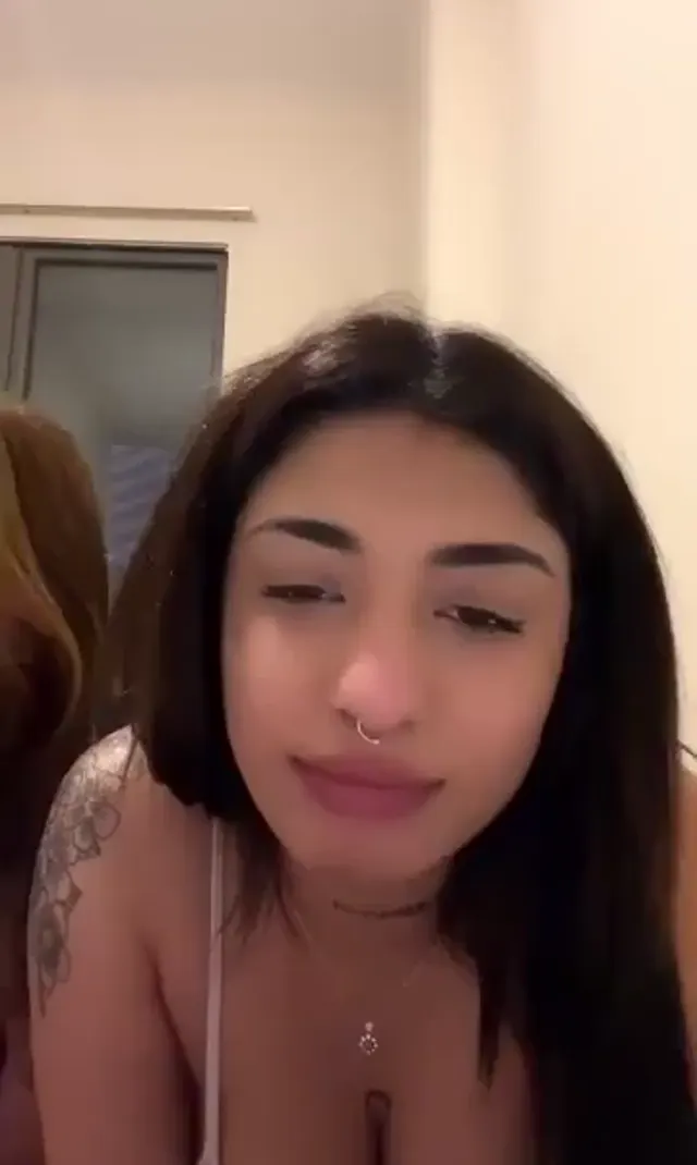Sudenaz Devrim ifşa 2 Ateşli kaşarın yayınını seyret — Sudenaz Devrim — Canlı Yayınlar · sahne 3