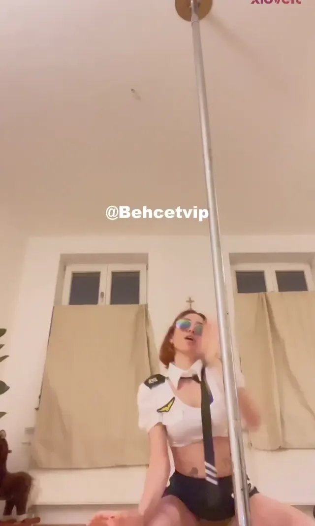 Summmm — Summmm ifşa Uzun boylu kızın videosu · sahne 2