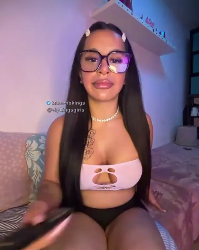 Sweetx Layla — Sweetx Layla ifşa Ateşli esmerin yayın videosu · sahne 2