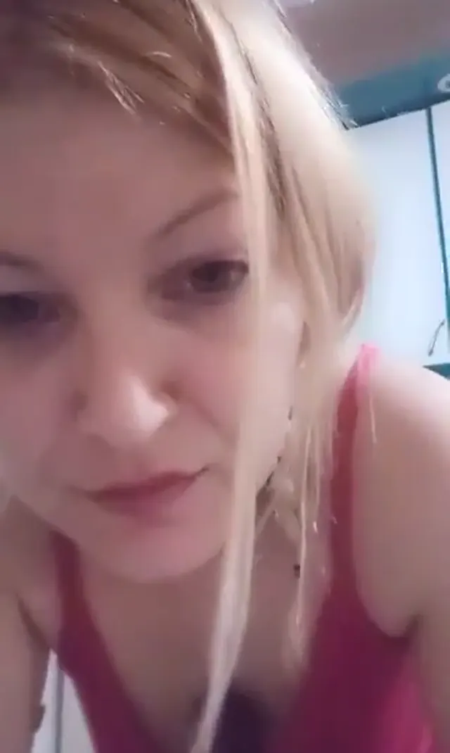 Bengü — Tango Bengü ifşa Milf amcık okşadı · sahne 2