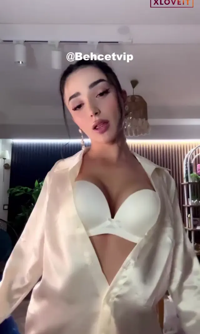 Tango Derin ifşa Sexy piliçin yayınını seyret — Derin — Canlı Yayınlar · sahne 1