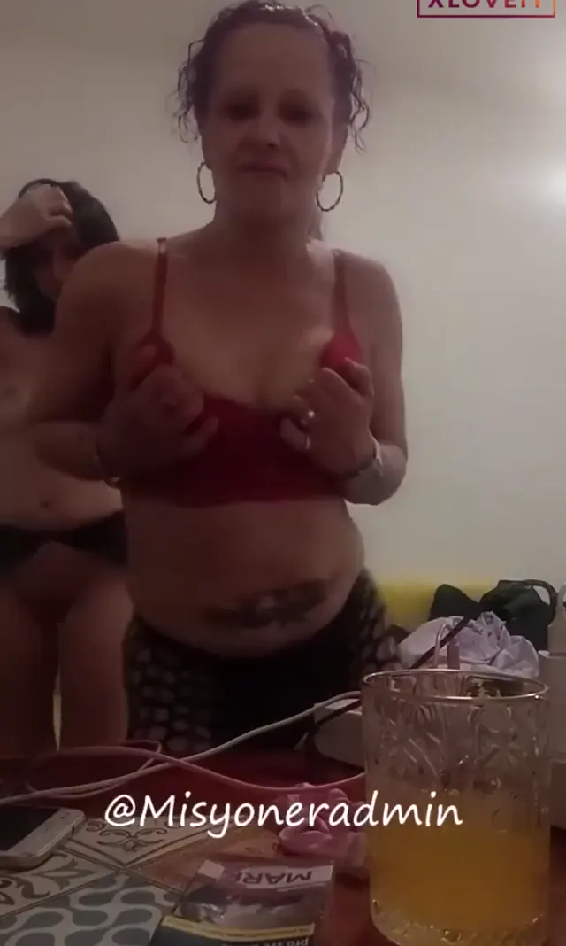 Tango Elis ifşa Analı kızlı canlı yayın videosu — Canlı Yayınlar · sahne 1