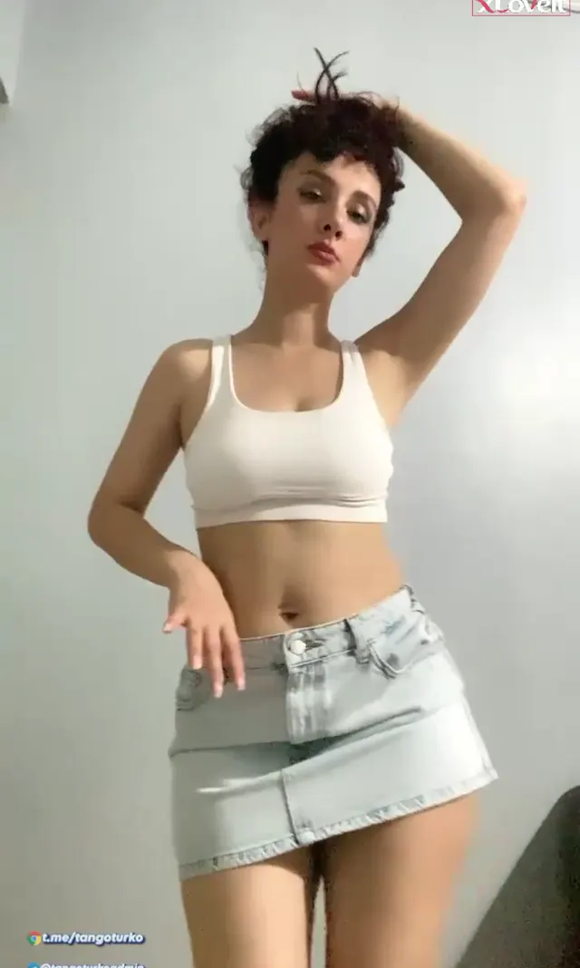 Elo — Tango Elo ifşa Seksi kıvırcık hatundan yayın · sahne 3