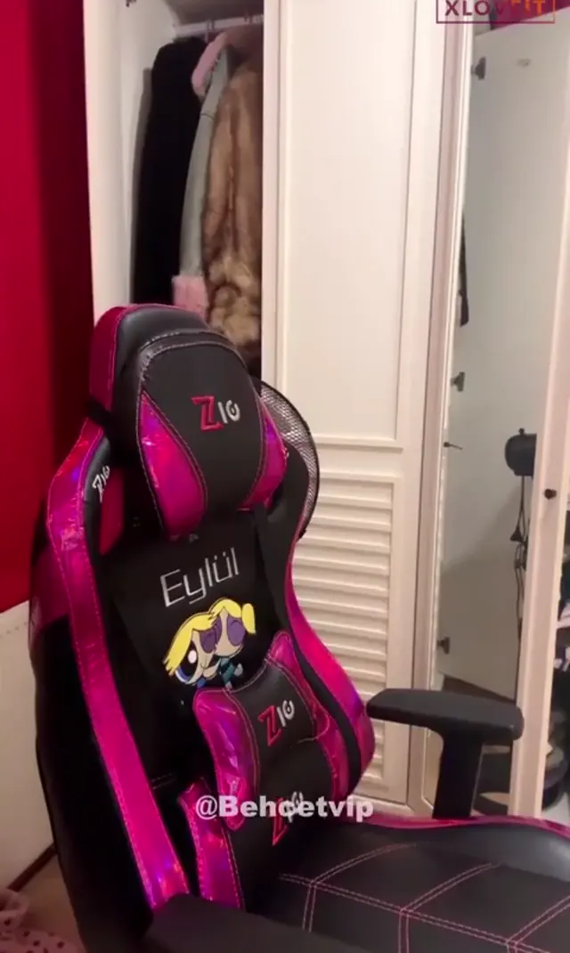 Tango Eylül ifşa Cüsseli sexy olgunun videosu — Tango Eylül — Canlı Yayınlar · sahne 1