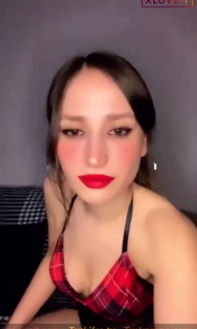 Tango Eylül — Tango Eylül ifşa Seksi hatunun canlı yayınını seyret · sahne 3