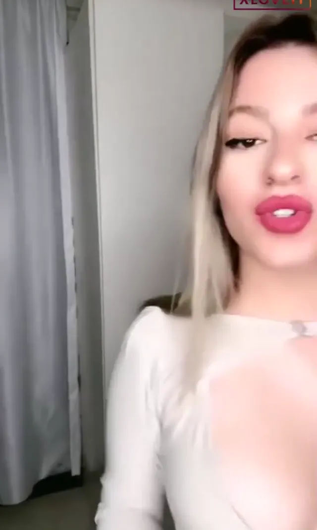 Tango Ilgın ifşa Seksi kızdan meme temalı yayın — Tango Ilgın — Canlı Yayınlar · sahne 2