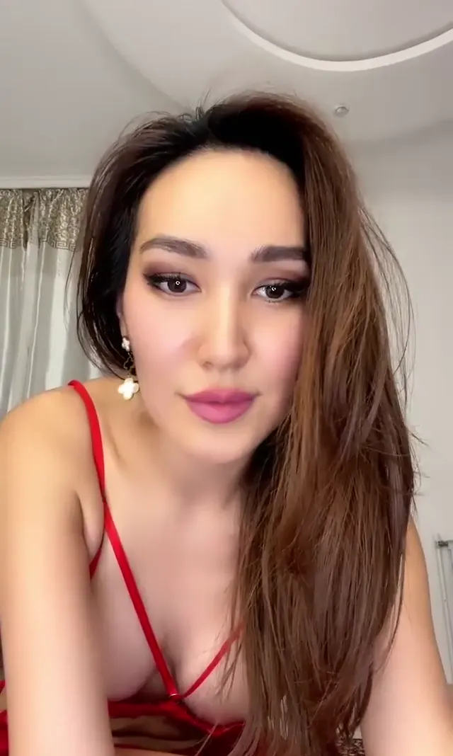 Tango Jasmine ifşa HD Kırmızı jartiyerle dans etti — Tango Jasmine — Canlı Yayınlar · sahne 3