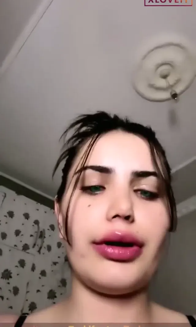 Lara — Lara ifşa Seksi uzun boylu hatunun nude yayını · sahne 2