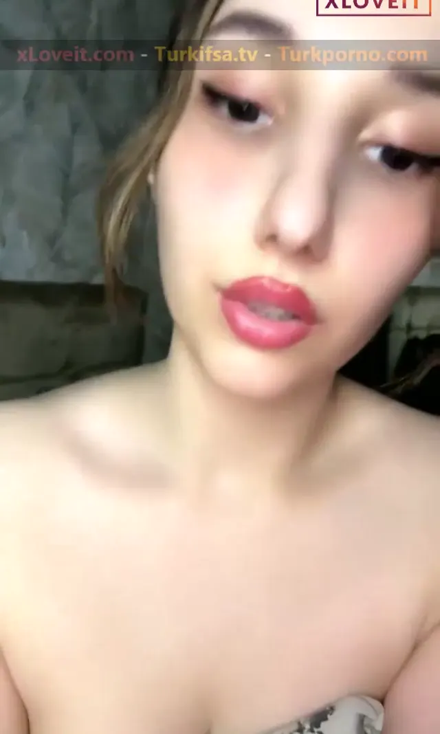 Tango Laura ifşa Soyunup yatağa girdiği yayını seyret — Tango Laura — Canlı Yayınlar · sahne 2