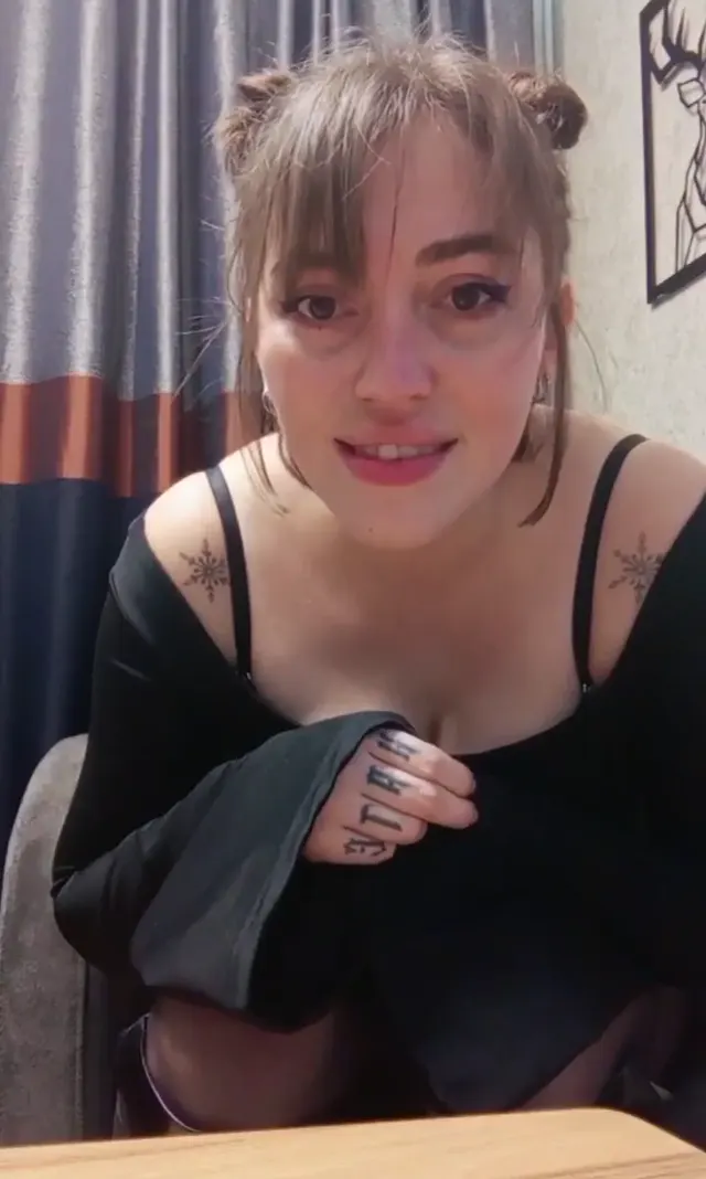 Tango Melodi — Tango Melodi ifşa Olgun hatun genç sevgilisiyle yayında · sahne 3