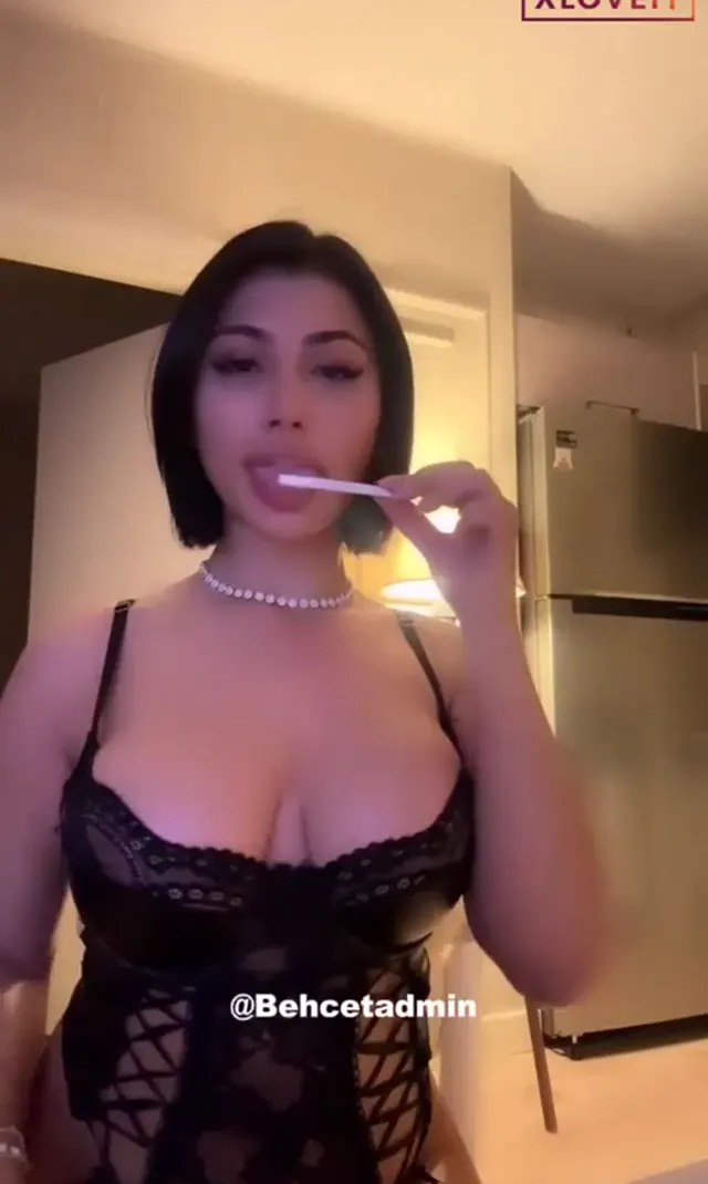 Tango Rana ifşa Kocaman memelerini gözümüze soktu — Tango Rana — Canlı Yayınlar · sahne 1