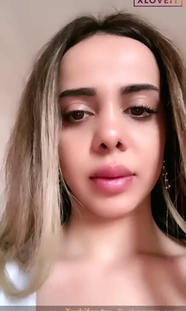 Tango Selin ifşa Çıtır kaşar kızdan ufak bir kalça show seyret — Tango Selin — Canlı Yayınlar · sahne 2