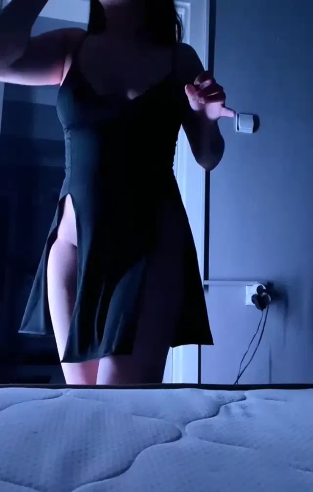 Tango Sia — Tango Sia ifşa Loş ışıkta nude yayın yaptı · sahne 3