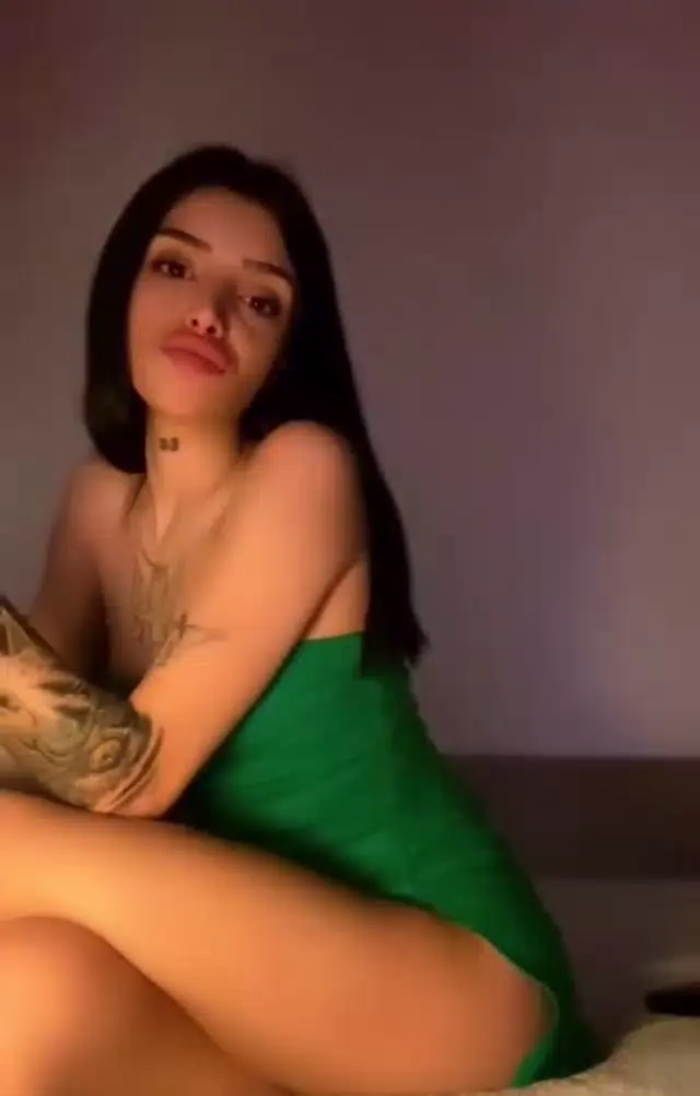 Susu — Tango Susu ifşa dövmeli kızdan yayın seyret · sahne 1
