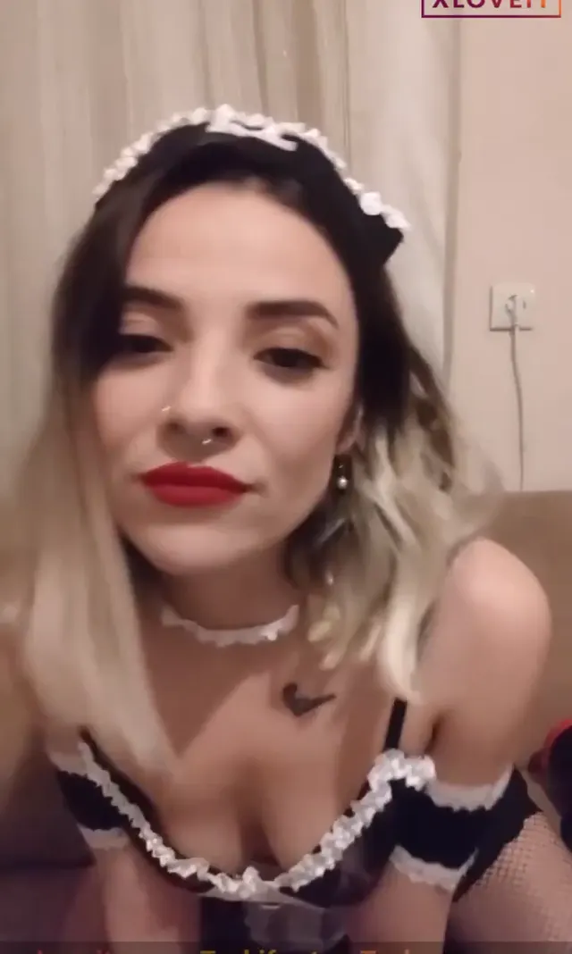Tango Zuzu — Tango Zuzu ifşa Hizmetçi kıyafetli yayını · sahne 3