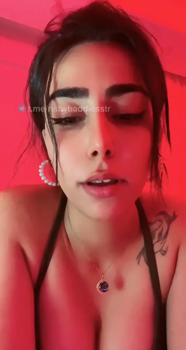 Tiktok Maria ifşa Harika gğüslü kızın yayını — Canlı Yayınlar · sahne 3