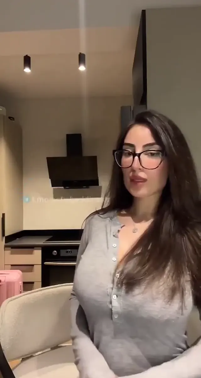 Tiktok Zenoliy ifşa Güzel hatunun yayınını seyret — Canlı Yayınlar · sahne 1