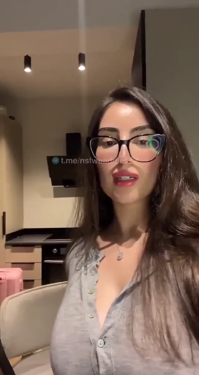Tiktok Zenoliy ifşa Güzel hatunun yayınını seyret — Canlı Yayınlar · sahne 3