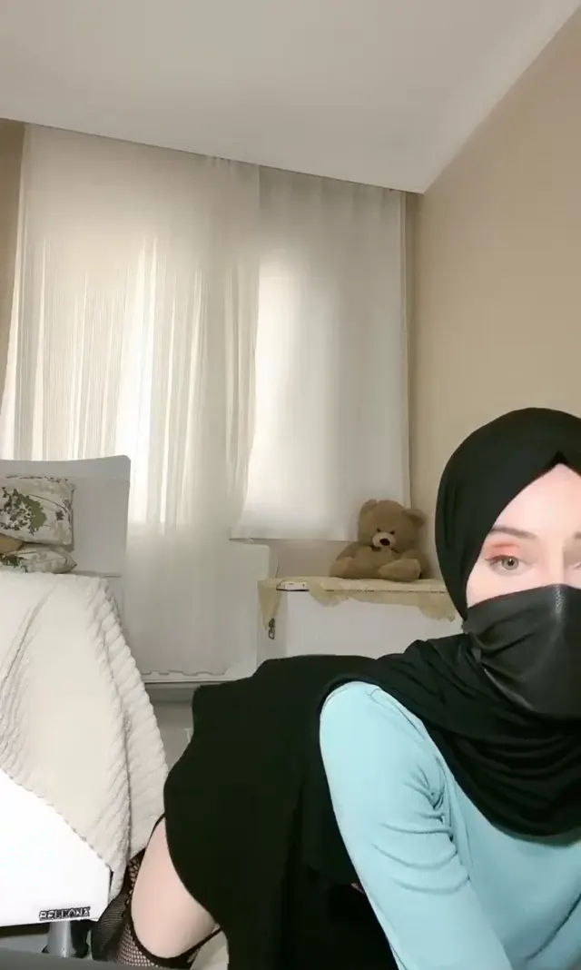 Türbanlı Boncuk ifşa Seksi kapalı kız yayın yaptı — Türbanlı Boncuk — Canlı Yayınlar · sahne 1