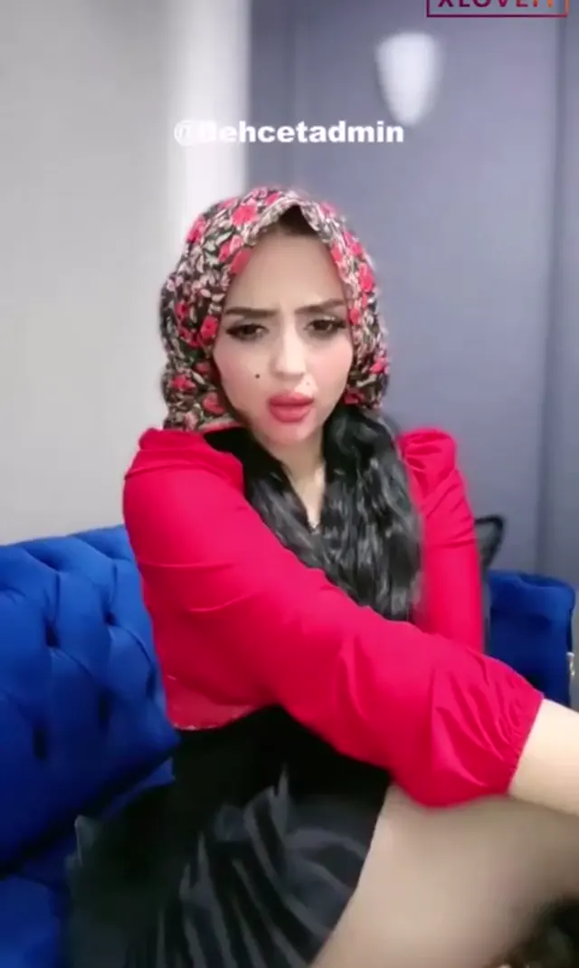Türbanlı Kız — Türbanlı Kız ifşa Göğüs dekolteli yarım saatlik yayını · sahne 2