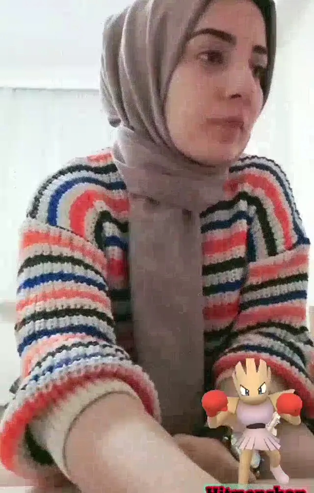 Türbanlı Öğretmen ifşa Eteğini sallayarak frikik verdi — Türbanlı Öğretmen — Bedava Porno · sahne 3