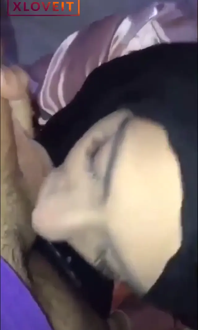 Türbanlının ağzına verip domaltıyor — Amatör Porno · sahne 2