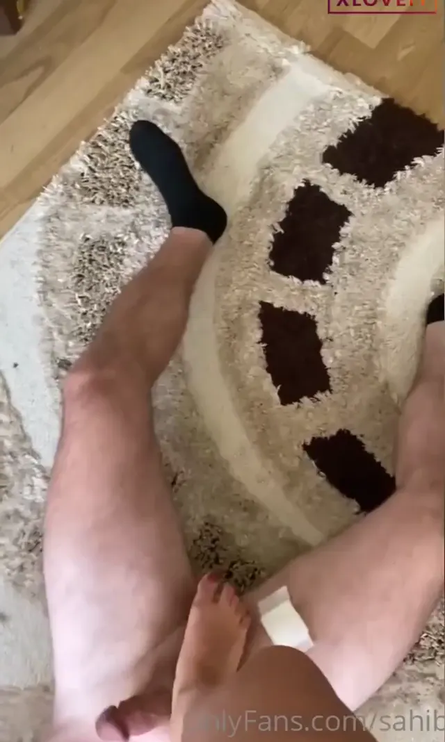 Sahibe Zeynep — Sahibe Zeynep Porno Köelsinin taşaklarını tekmeledi · sahne 3