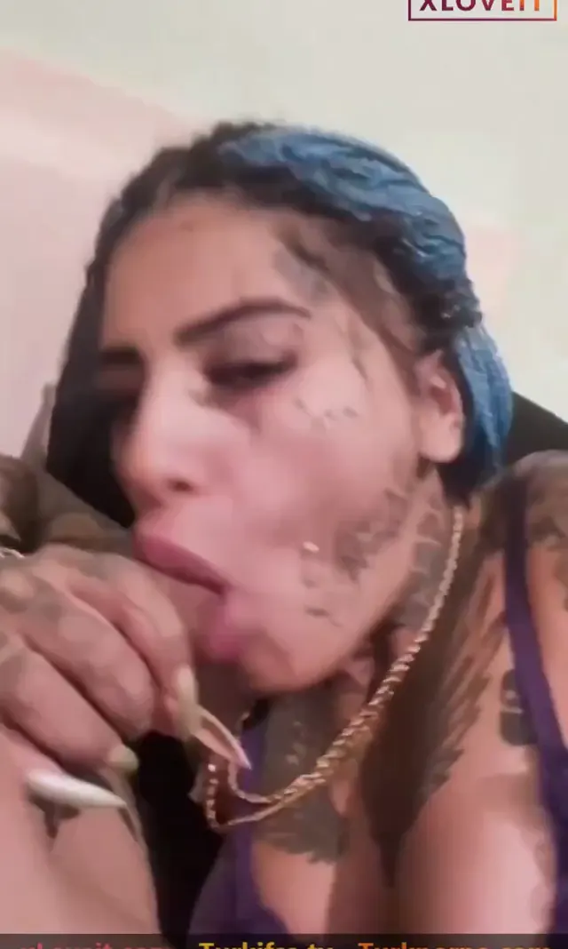 Raperin Yılmaz Porno Piercingli diliyle sakso çekti — Raperin Yılmaz — Amatör Porno · sahne 2