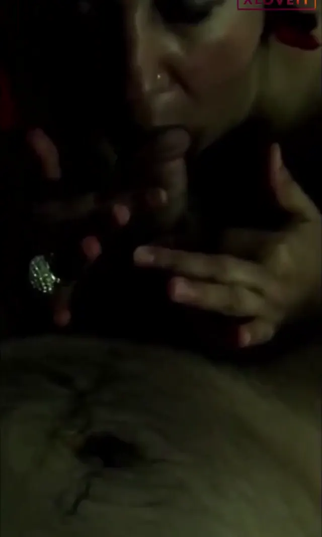 Yaşlı Porno Teyzesi yaşındaki kadının ağzına verdi — Amatör Porno · sahne 2