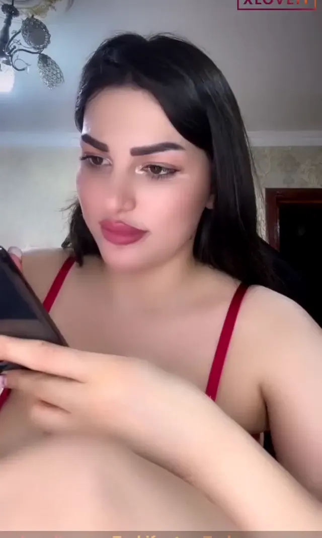 Yıldız — Yıldız ifşa Sexy hatunun kırmızı gecelili yayını · sahne 3
