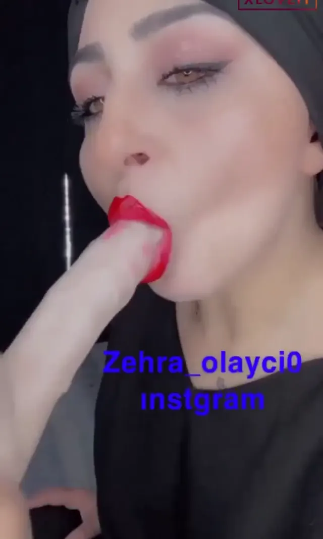 Zehra Olaycı ifşa Kapalı kadın sik yalar gibi dildo sömürdü — Zehra Olaycı — Türk ifşa · sahne 3