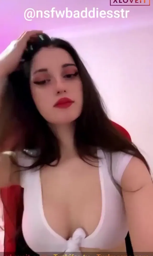 Zeynepiksy ifşa Ayakta twerk yaptı — Zeynepiksy — Canlı Yayınlar · sahne 3