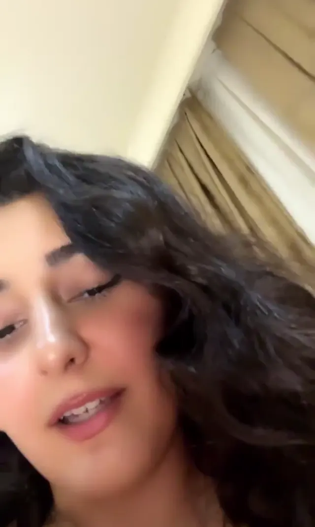 Zeynepsmith ifşa 2 kaşar kız nude canlı yayın yaptı — Zeynep Smith — Canlı Yayınlar · sahne 3