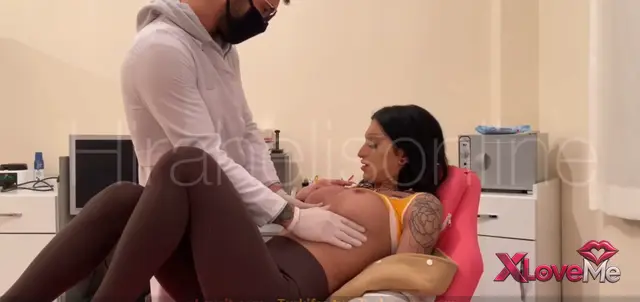 Sikiş Video — Doktor Porno Hira Helis muayenede doktora sakso çekti — Hira Helis